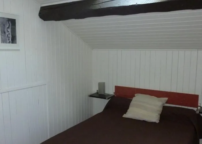 De L'avenue Hotel 3*